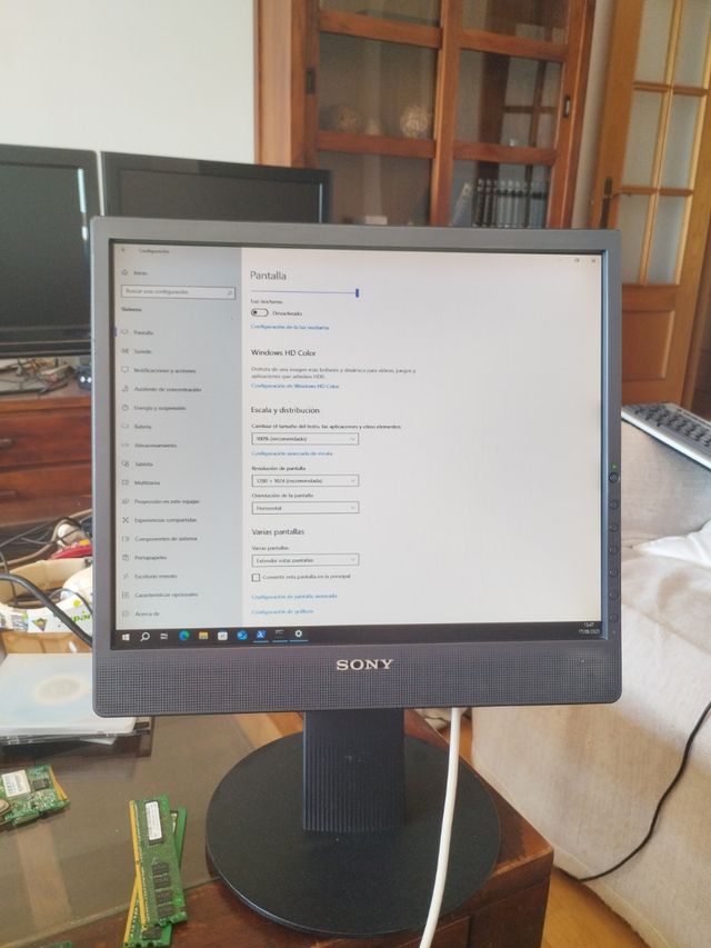 Monitor Sony SDM-X73 TFT LCD