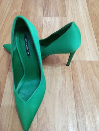 Zapatos Zara tacón verde 38