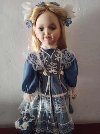 Muñeca porcelana nueva con soporte