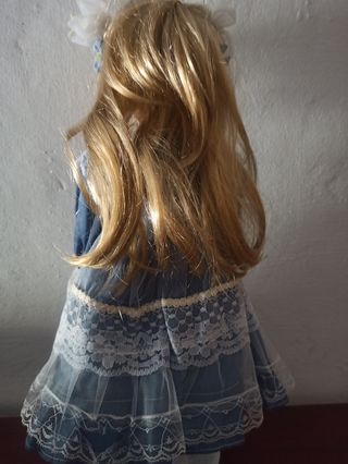 Muñeca porcelana nueva con soporte