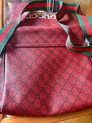 Bandolera Gucci roja y negra