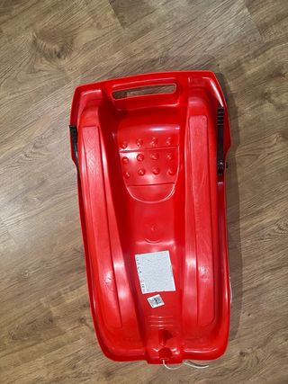 Trineo plástico rojo infantil