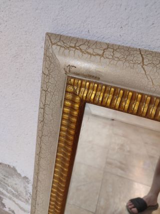 Espejo dorado antiguo