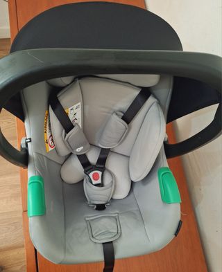 Kinderkraft: Cochecito bebé gris con caja