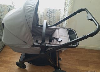 Kinderkraft: Cochecito bebé gris con caja