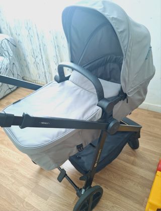 Kinderkraft: Cochecito bebé gris con caja