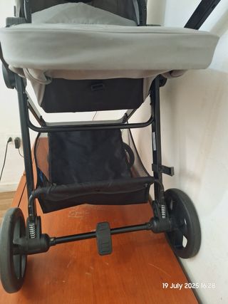 Kinderkraft: Cochecito bebé gris con caja