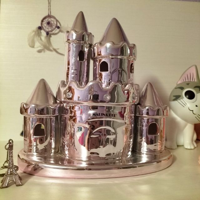 Hucha castillo Marina Dor