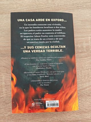 Fuego en Oxford (A DI Adam Fawley Thriller, 3)