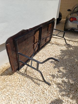 Mesa plegable de madera oscura