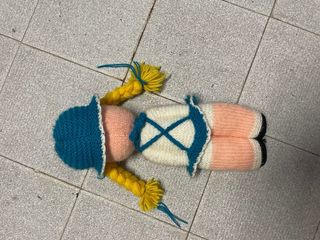 Muñeca tejida a mano