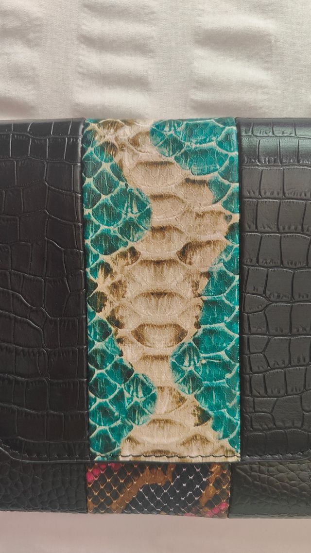 Bolso con estampado serpiente