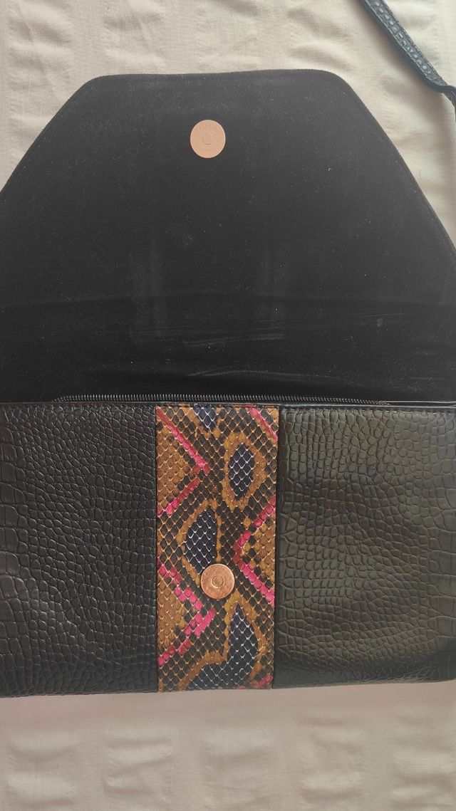 Bolso con estampado serpiente