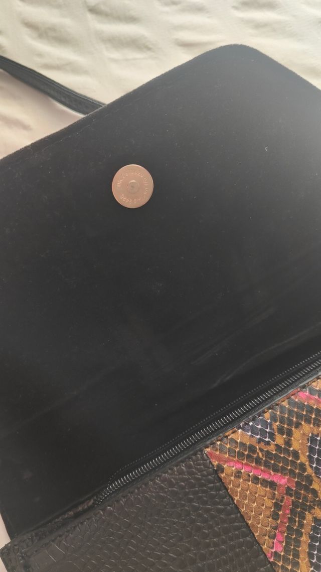 Bolso con estampado serpiente