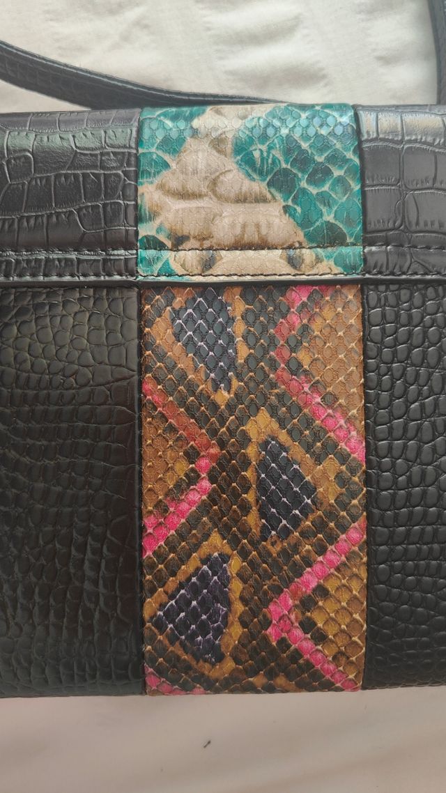 Bolso con estampado serpiente