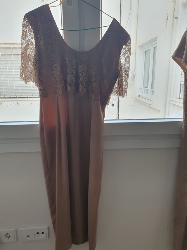 Vestido beige fiesta.