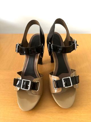 Zapatos tacón alto negros y beige