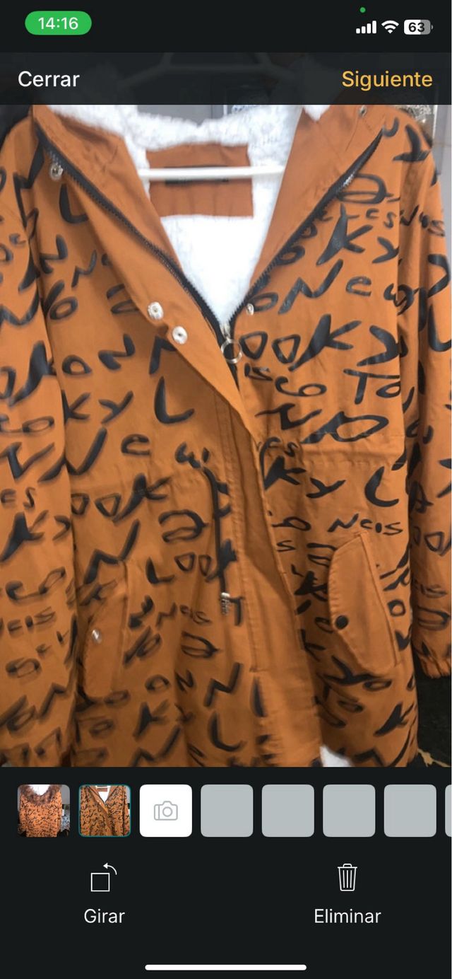 Chaqueta marrón con capucha