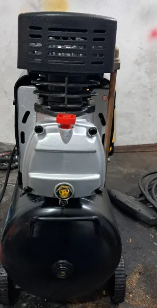 Compresor STAR TOOLS - 24L