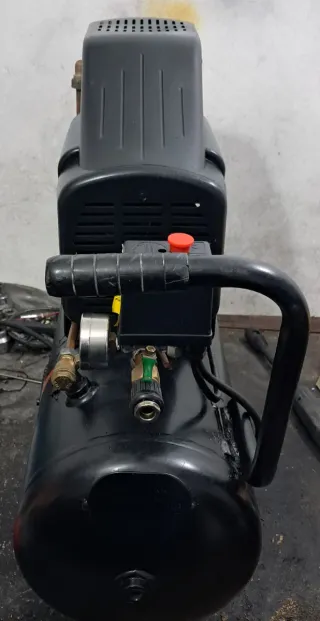 Compresor STAR TOOLS - 24L