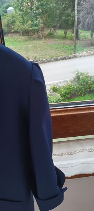 Chaqueta azul marino de vestir manga abullonada 