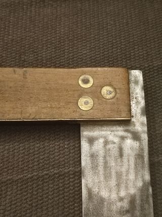 Escuadra de carpintero antigua