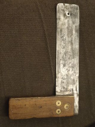 Escuadra de carpintero antigua