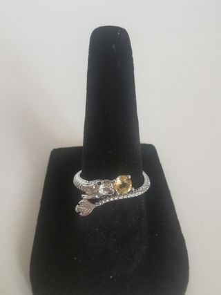 Anillo dragón con citrino natural.