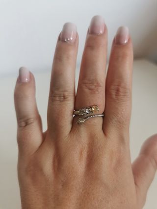 Anillo dragón con citrino natural.