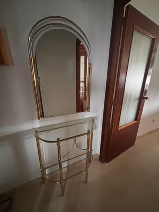 Conjunto espejo y mesa dorados