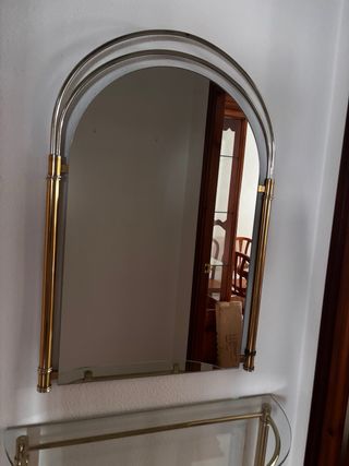 Conjunto espejo y mesa dorados
