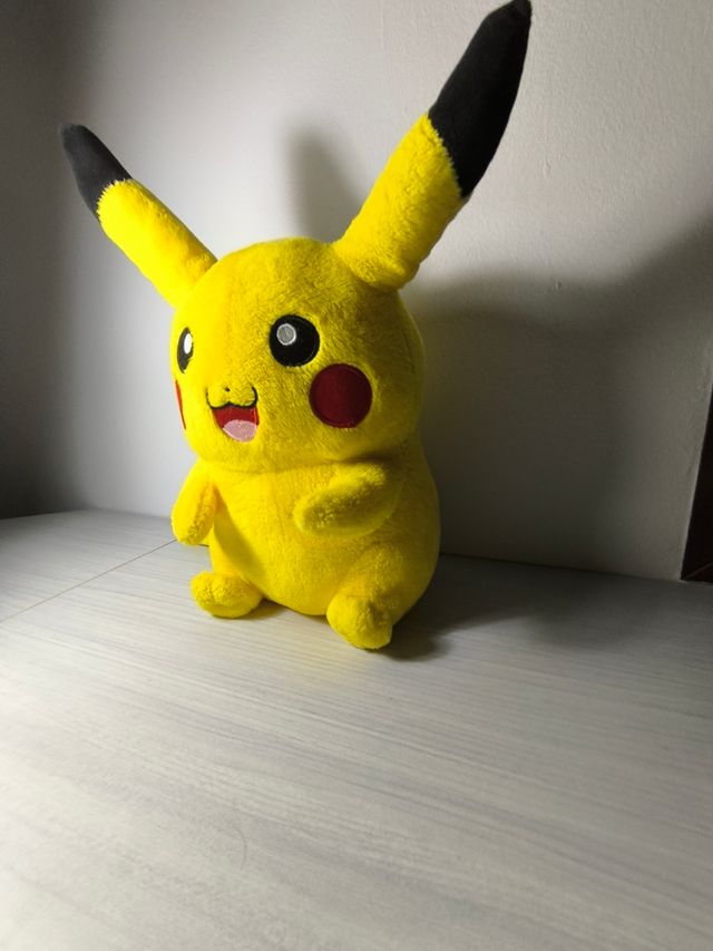 Peluche Pikachu