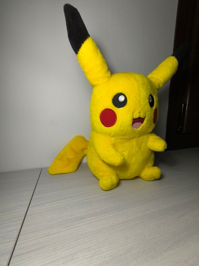 Peluche Pikachu