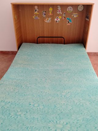 Cama plegable ,con mueble de madera,