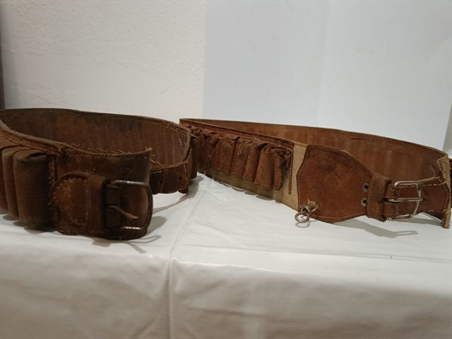 Cinturones portacartuchos de cuero vintage