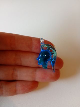 Colgante azul de cristal