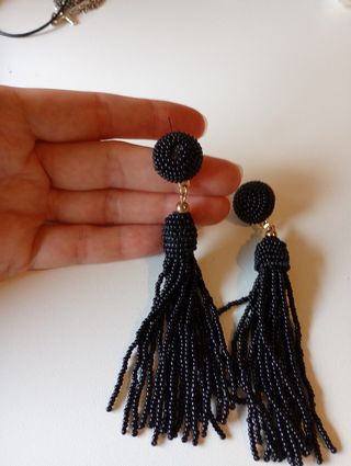 Pendientes largos negros