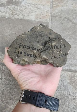 MINERAL ESTILBITA Y CALCEDONIA