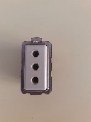 Presa elettrica Bticino Magic 2P+T