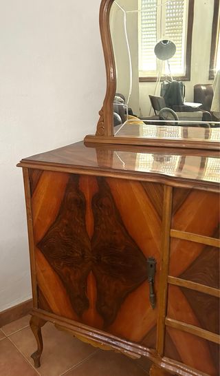 Aparador antiguo de madera de formica con espejo 