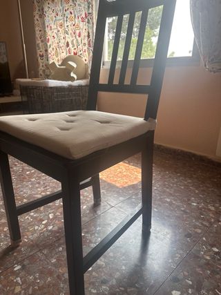 Silla comedor negra SIN cojín.