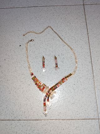 Elegante juego de joyas multicolor