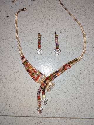 Elegante juego de joyas multicolor