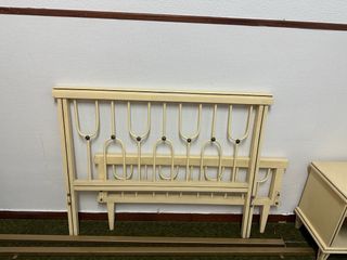 Dormitorio completo antiguo beige