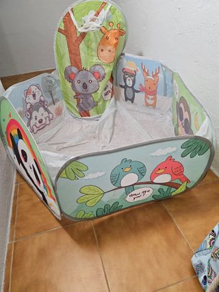 Parque de bolas infantil con canasta