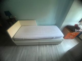 Letto singolo in legno