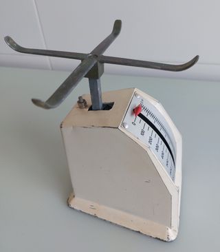 BALANZA ANTIGUA MARCA BERNAR