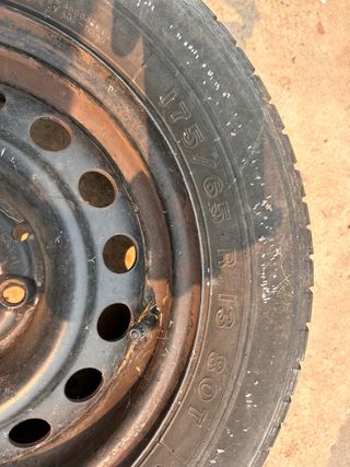 Neumático  y llantas 175/65 R13.