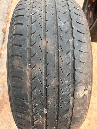 Neumático  y llantas 175/65 R13.