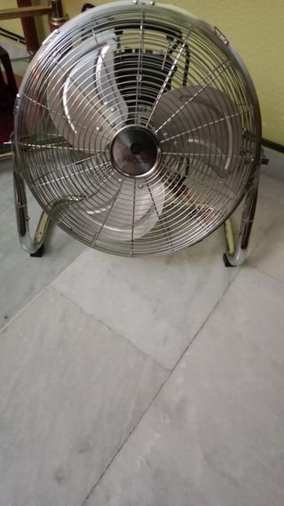 Ventilador Klindo pie metal.